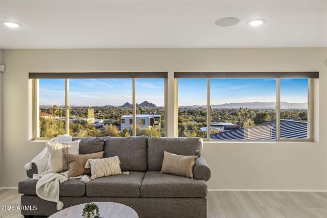 5518 E ROCKRIDGE Road, Phoenix, AZ 85018