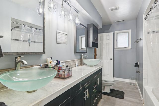 15134 Laramie Avenue, Oak Forest, IL 60452
