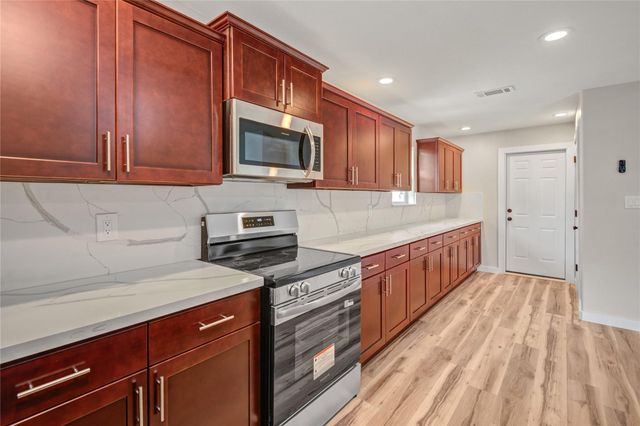 7327 Sunlight Lane, Houston, TX 77095