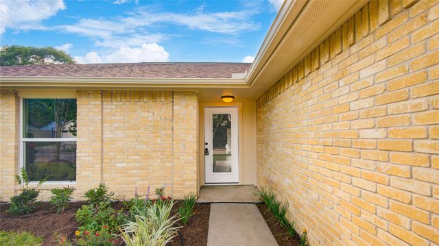 7327 Sunlight Lane, Houston, TX 77095