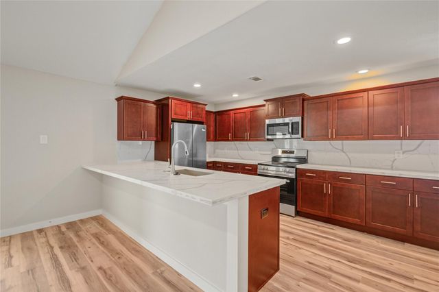 7327 Sunlight Lane, Houston, TX 77095