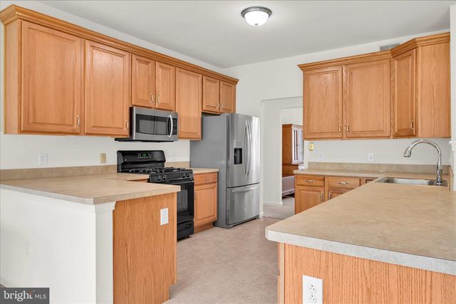 104 WALNUT DR W, Bernville, PA 19506