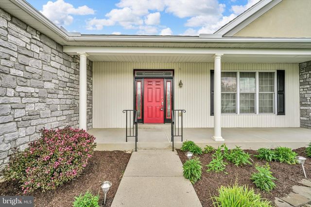 104 WALNUT DR W, Bernville, PA 19506
