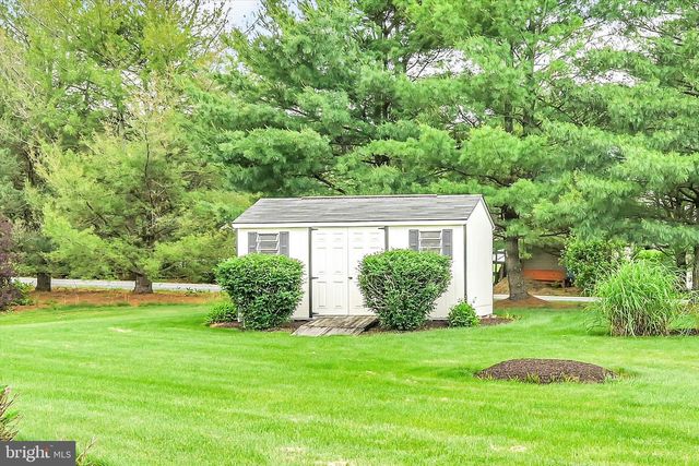104 WALNUT DR W, Bernville, PA 19506