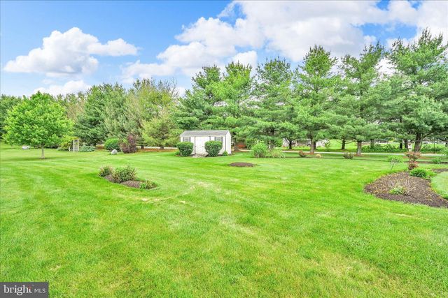 104 WALNUT DR W, Bernville, PA 19506