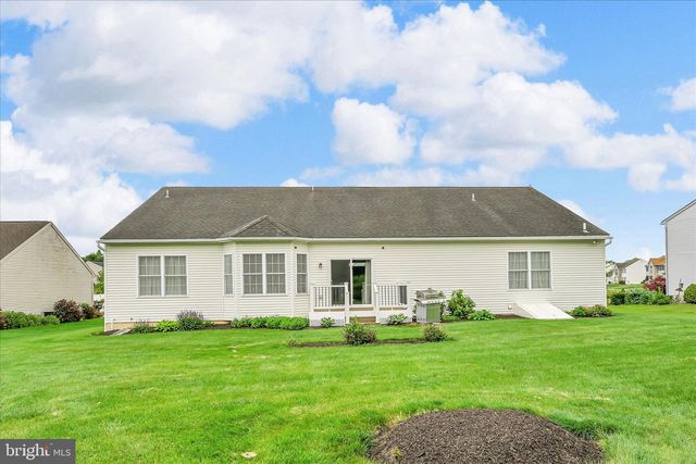 104 WALNUT DR W, Bernville, PA 19506