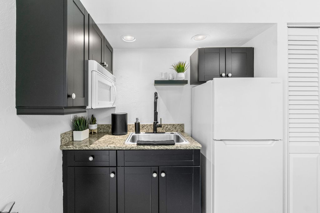 Image 18 of property listing at Address unavailable.