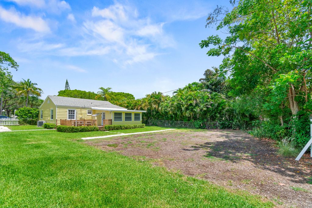 Image 25 of property listing at Address unavailable.