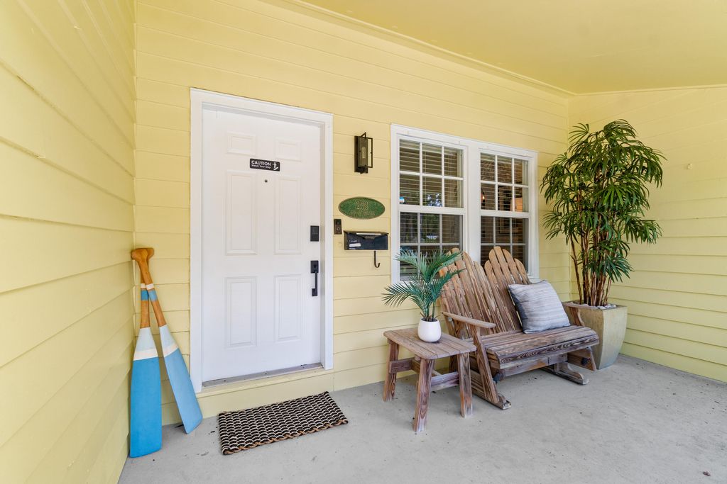 Image 4 of property listing at Address unavailable.
