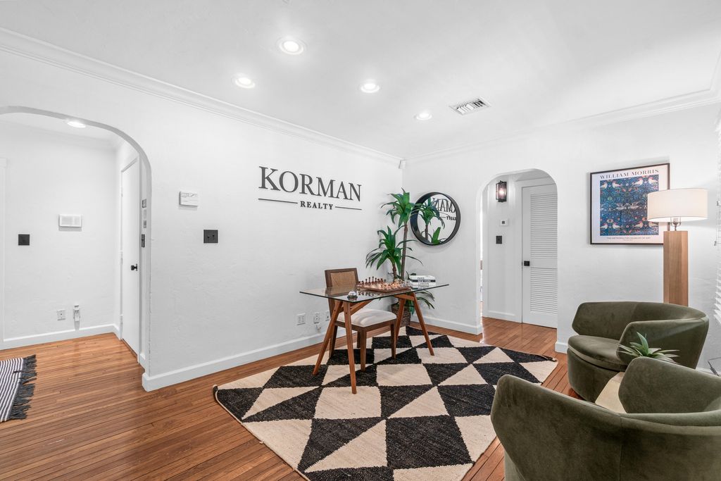 Image 5 of property listing at Address unavailable.