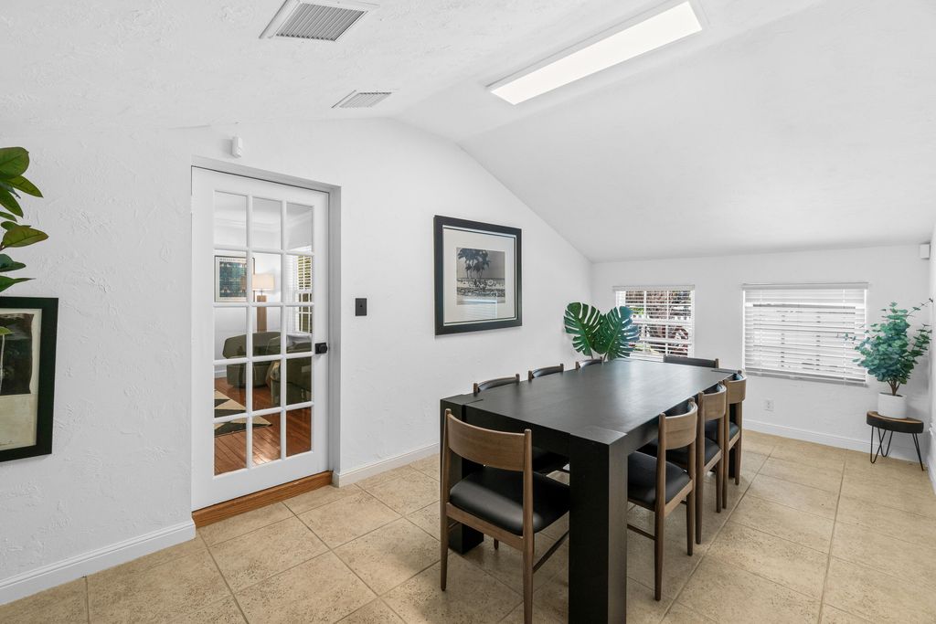 Image 9 of property listing at Address unavailable.
