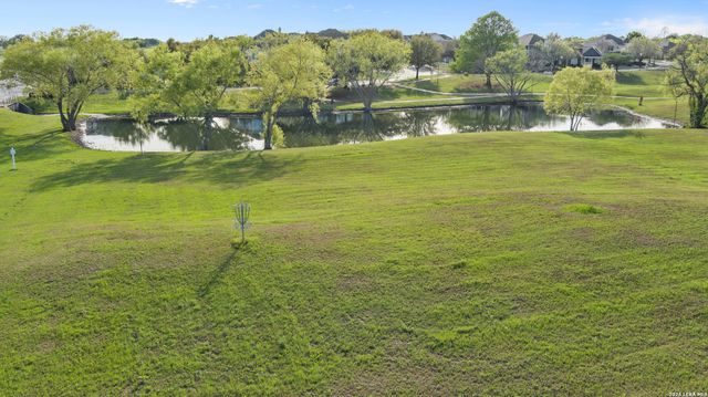 104 Prescott Drive, Floresville, TX 78114
