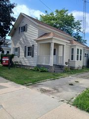 236 W SOUTH PARK AVENUE, Oshkosh, WI 54902