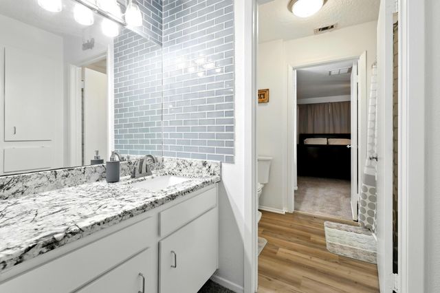 100 Edgewater Drive 39, Livingston, TX 77351