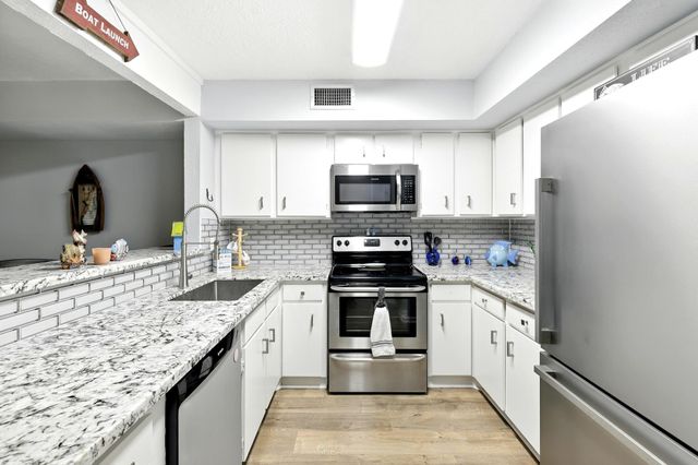 100 Edgewater Drive 39, Livingston, TX 77351