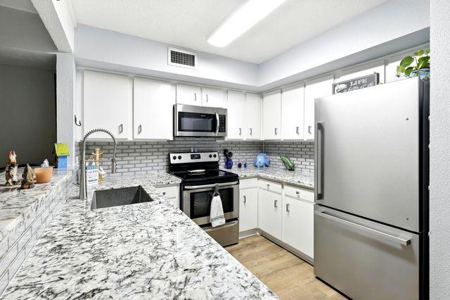 100 Edgewater Drive 39, Livingston, TX 77351