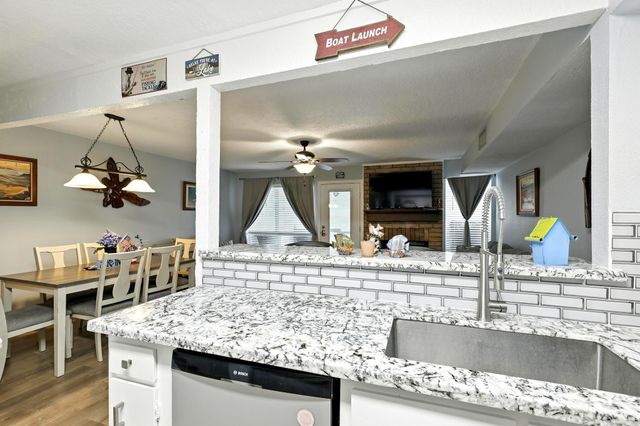 100 Edgewater Drive 39, Livingston, TX 77351