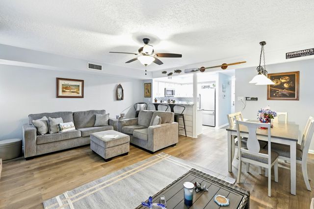 100 Edgewater Drive 39, Livingston, TX 77351