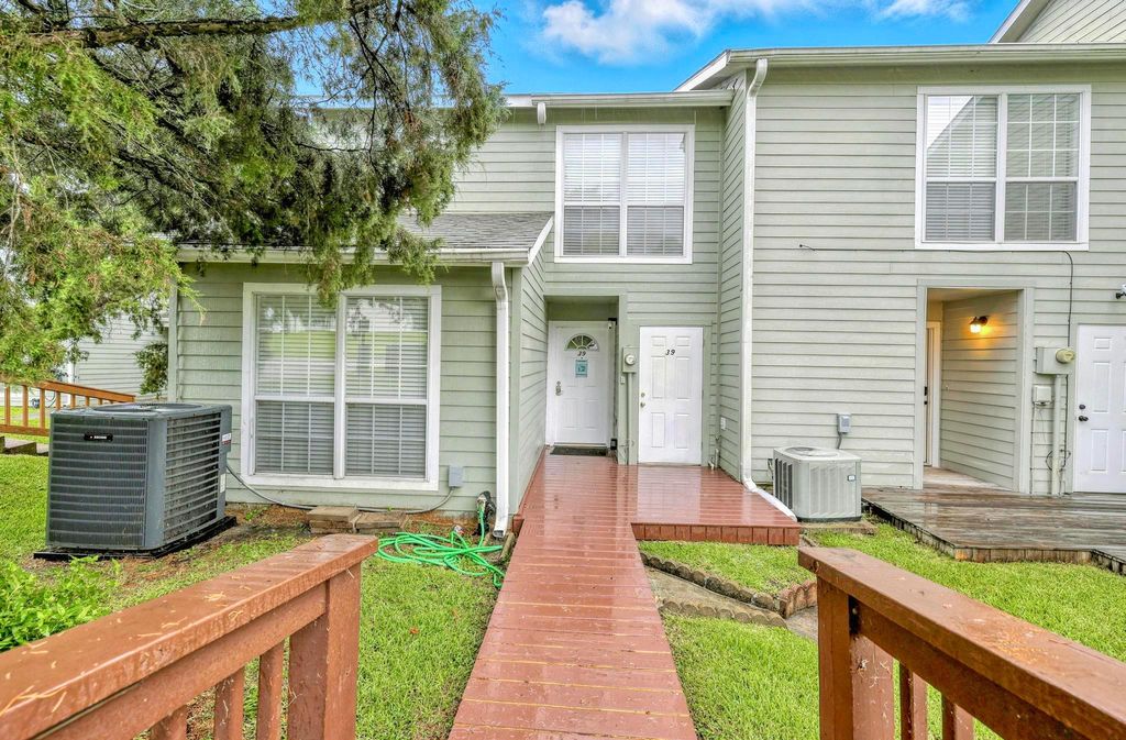 100 Edgewater Drive 39, Livingston, TX 77351