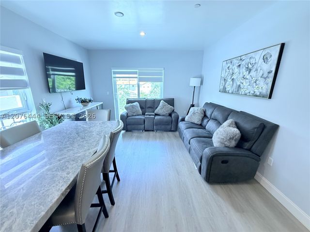 1938 Jackson St 202, Hollywood, FL 33020