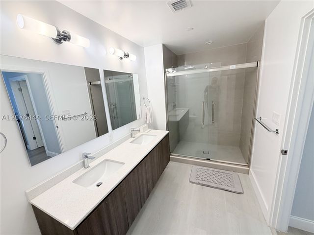 1938 Jackson St 202, Hollywood, FL 33020