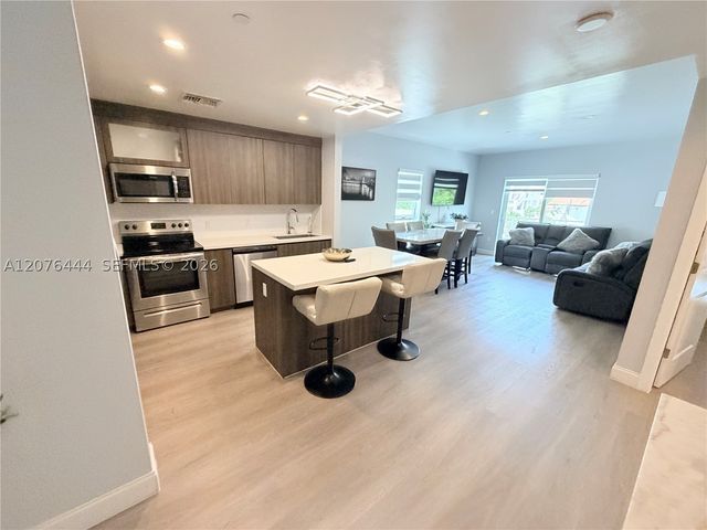 1938 Jackson St 202, Hollywood, FL 33020