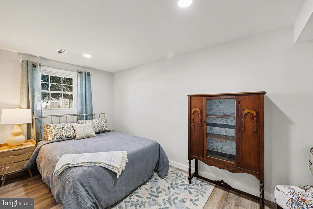 Image 10 of property listing at 9205 FRIAR RD, Fort Washington, MD 20744