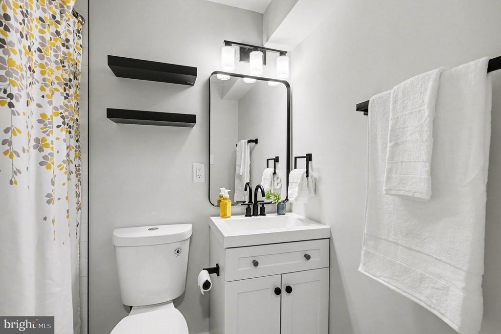 Image 19 of property listing at 9205 FRIAR RD, Fort Washington, MD 20744