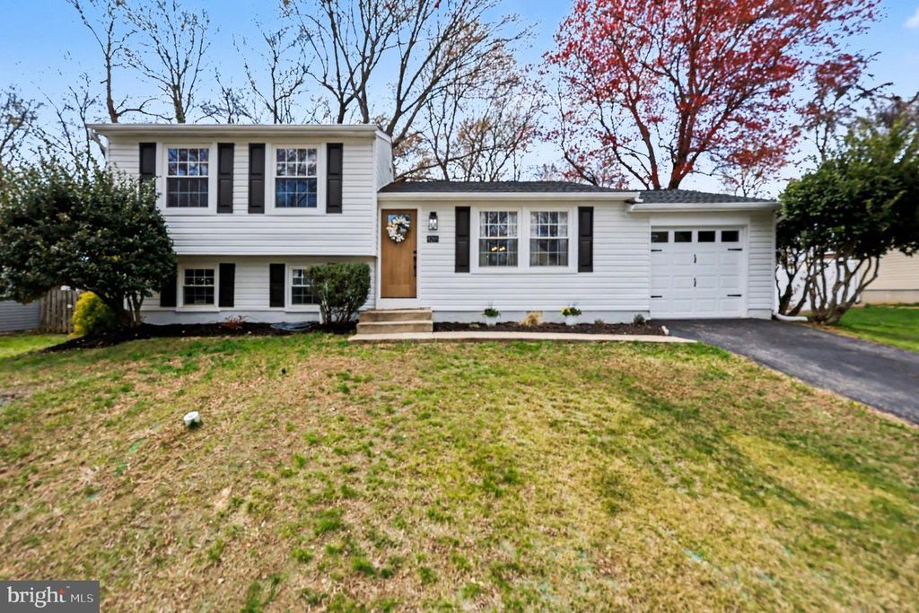 Image 2 of property listing at 9205 FRIAR RD, Fort Washington, MD 20744