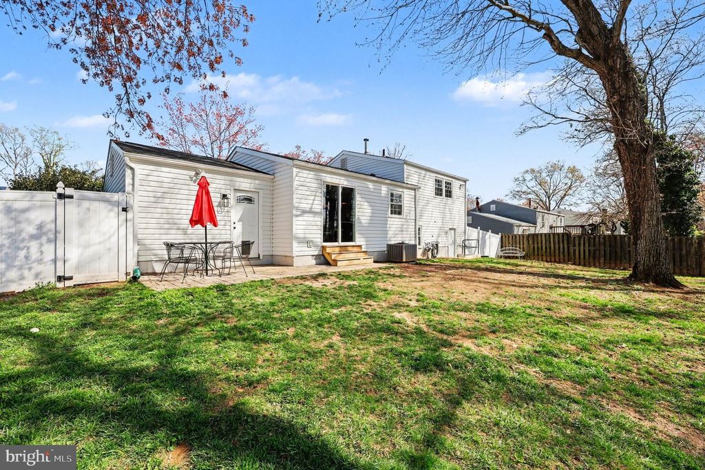 Image 24 of property listing at 9205 FRIAR RD, Fort Washington, MD 20744