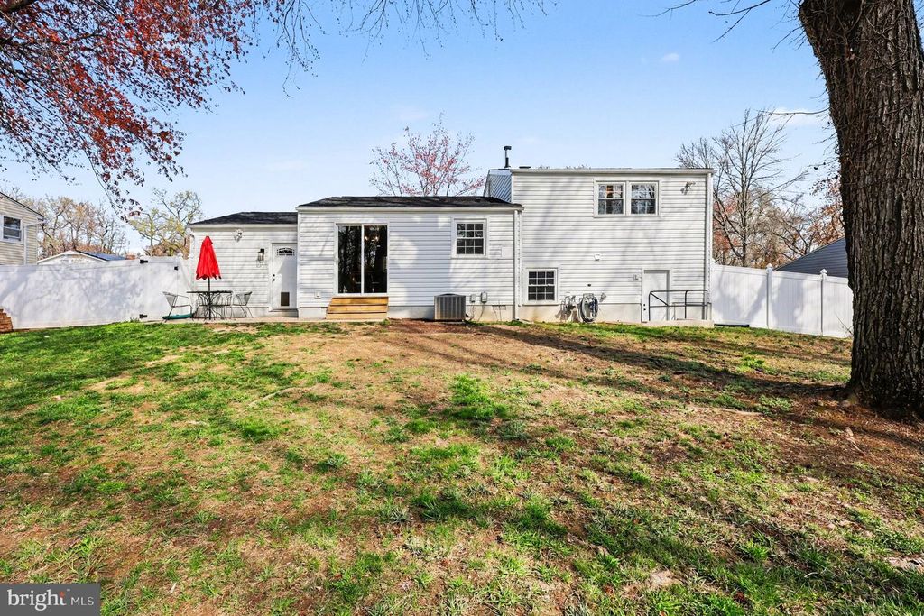 Image 25 of property listing at 9205 FRIAR RD, Fort Washington, MD 20744