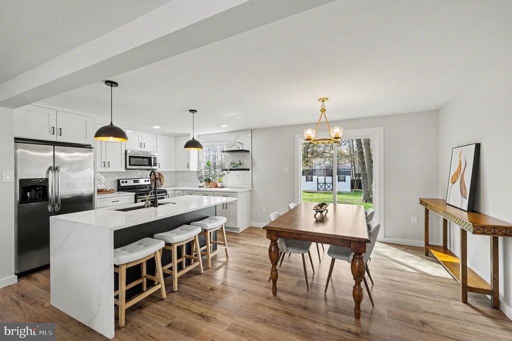 Image 7 of property listing at 9205 FRIAR RD, Fort Washington, MD 20744