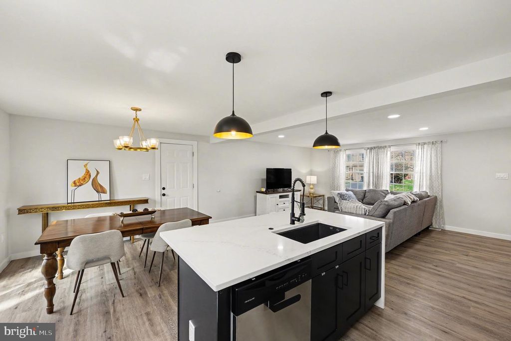 Image 8 of property listing at 9205 FRIAR RD, Fort Washington, MD 20744