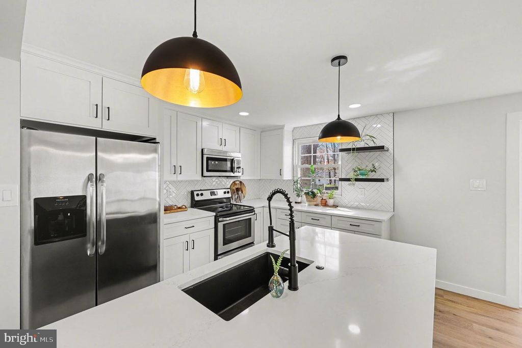 Image 9 of property listing at 9205 FRIAR RD, Fort Washington, MD 20744