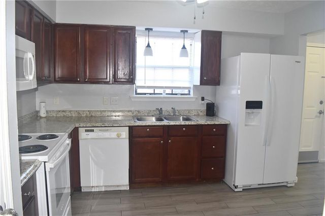 304 Circuit Ln Unit B, Newport News, VA 23608