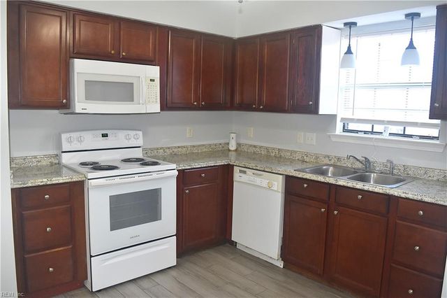 304 Circuit Ln Unit B, Newport News, VA 23608