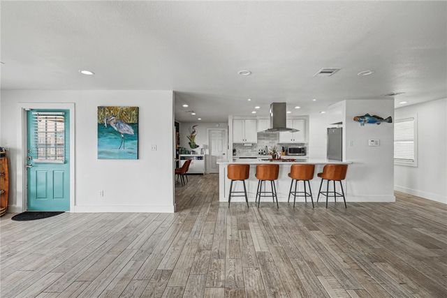 111 Caribbean Dr, Corpus Christi, TX 78418