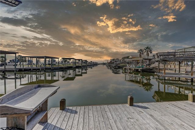 111 Caribbean Dr, Corpus Christi, TX 78418