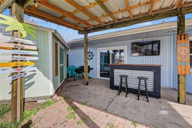 111 Caribbean Dr, Corpus Christi, TX 78418