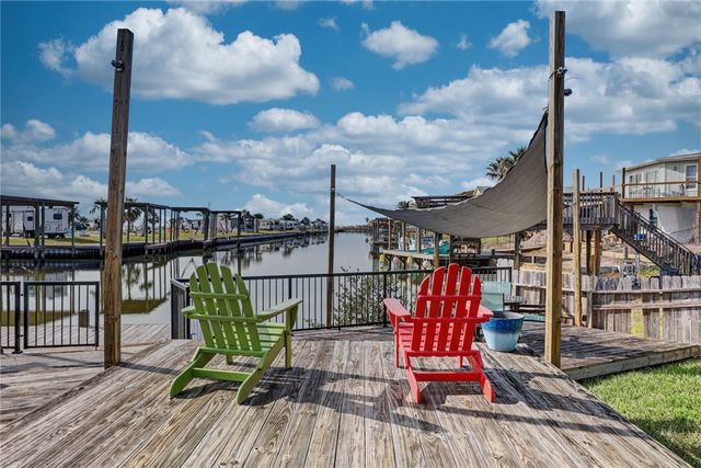 111 Caribbean Dr, Corpus Christi, TX 78418