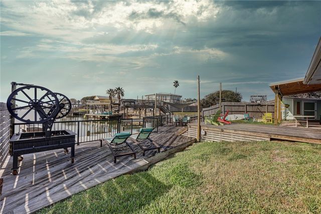 111 Caribbean Dr, Corpus Christi, TX 78418