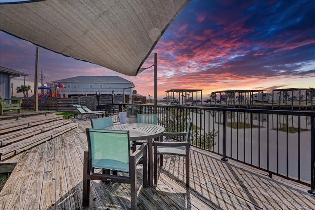 111 Caribbean Dr, Corpus Christi, TX 78418