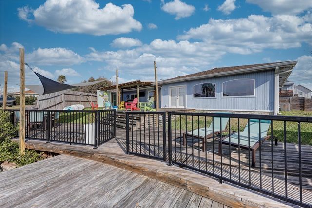 111 Caribbean Dr, Corpus Christi, TX 78418