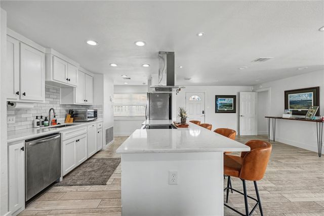 111 Caribbean Dr, Corpus Christi, TX 78418