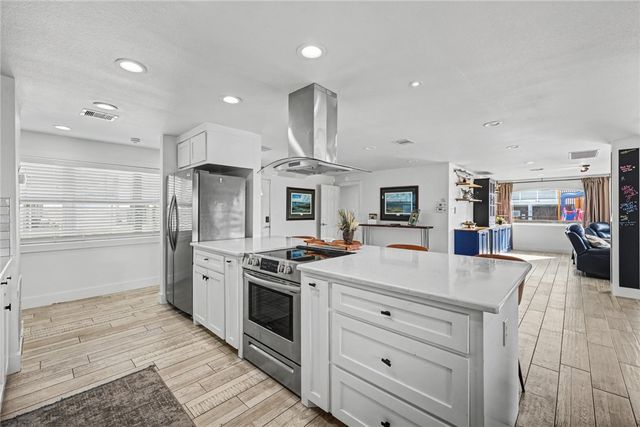 111 Caribbean Dr, Corpus Christi, TX 78418