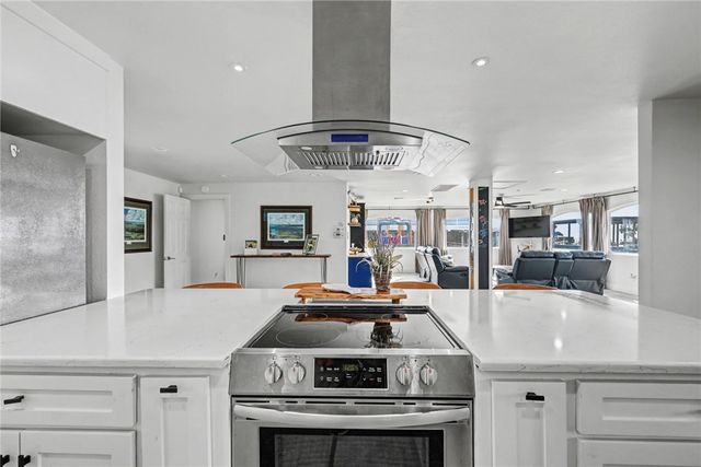 111 Caribbean Dr, Corpus Christi, TX 78418