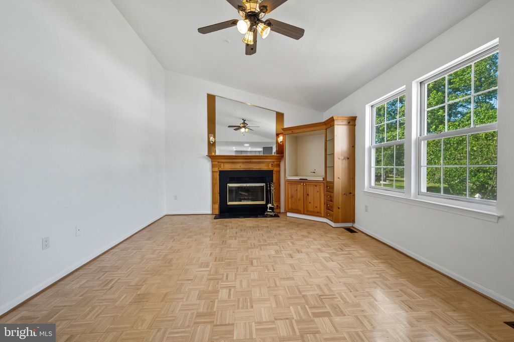Image 3 of property listing at 404 PRAIRIE CT, Upper Marlboro, MD 20774