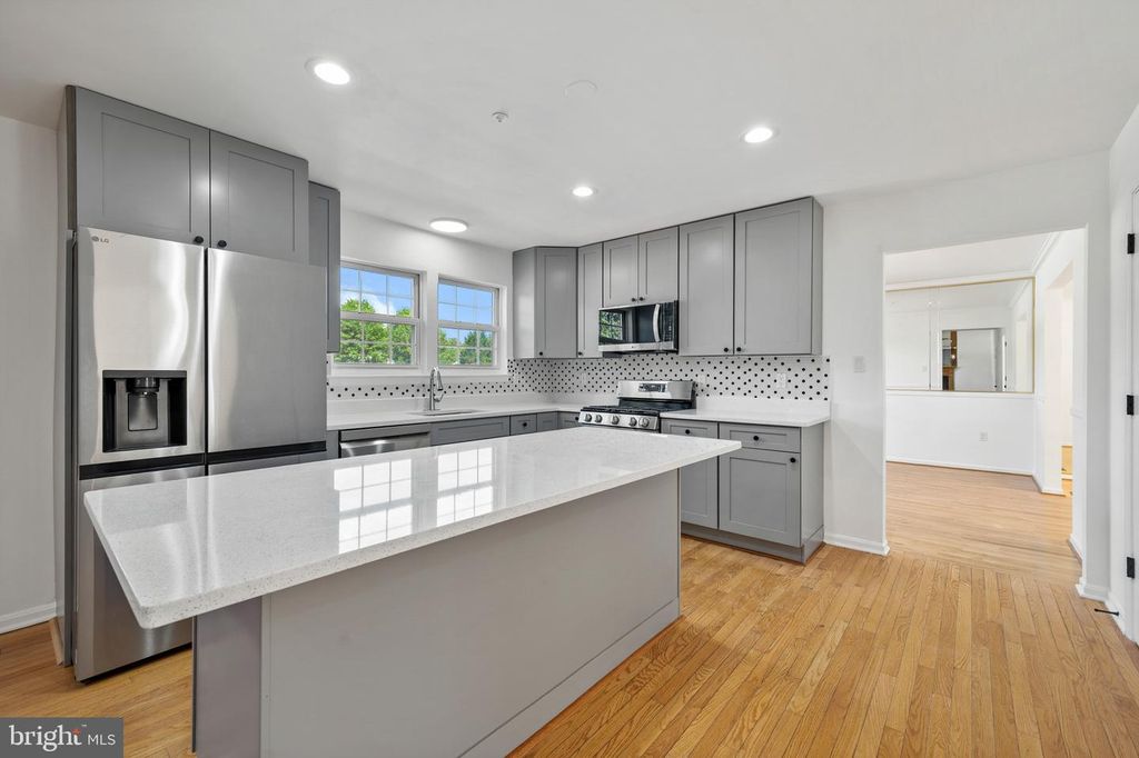 Image 5 of property listing at 404 PRAIRIE CT, Upper Marlboro, MD 20774