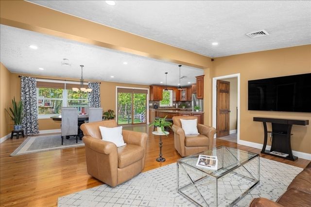 96 Ridge Rd, Northborough, MA 01532