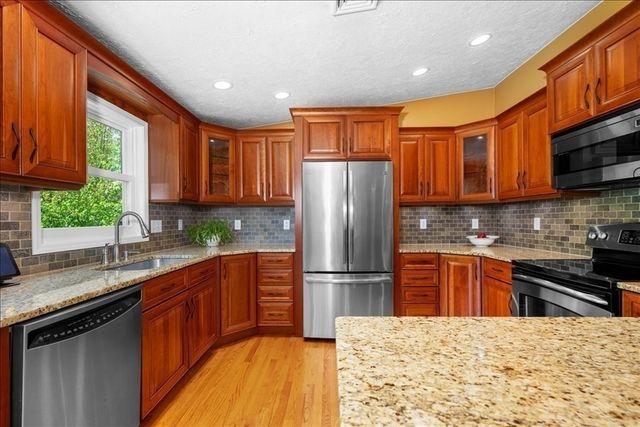 96 Ridge Rd, Northborough, MA 01532